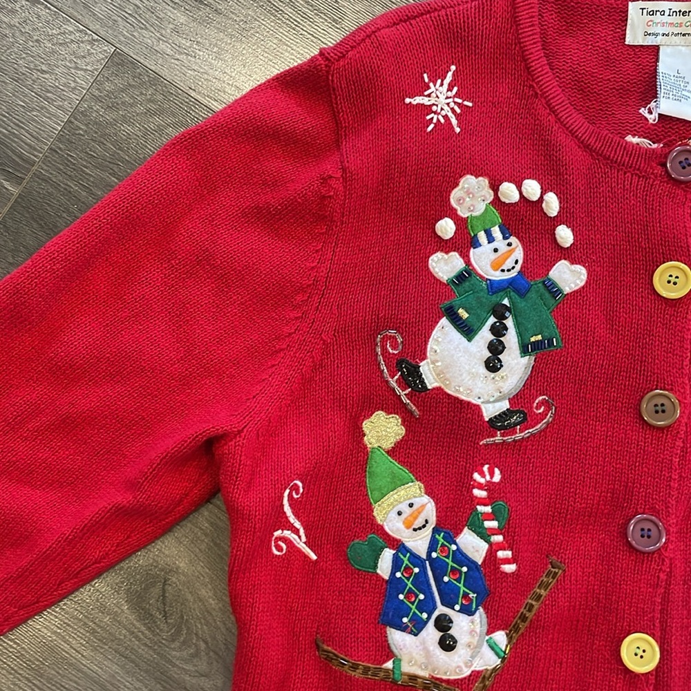 🎄Adorable button Christmas Sweater/cardigan.  Red sweater with snowmen, size L - Picture 7 of 9